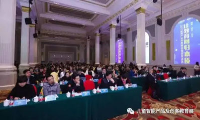瓦力工厂机器人再度荣膺“教育行业创新品牌”与“新锐创业者”双奖